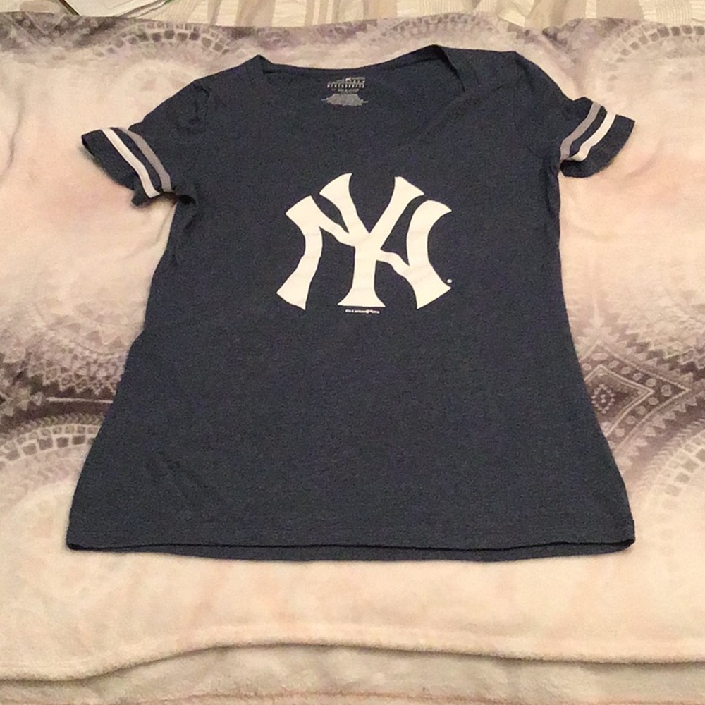 New York Yankees T- Shirt slightly used